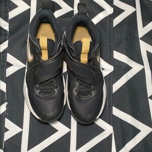 Nike Team Hustle D 11 Kids Black and Gold Shoes